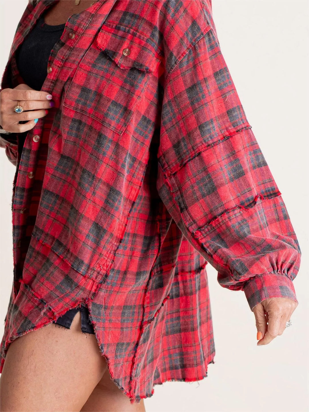 WOMEN'S RAW EDGE OVERSIZED SHIRT JACKET WITH POCKETS